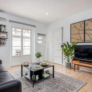 Lapa 3bdr Duplex W/ Balcony By Lovelystay Lisbon